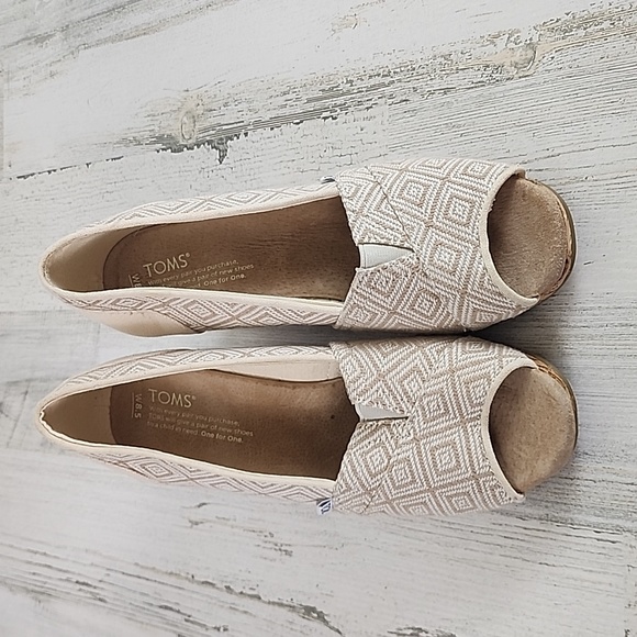 Toms beige cream wedge cork tapestry heel slipon sandal shoes 3.5" heel Size 8.5 - Picture 2 of 14